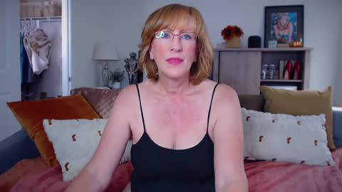 SummerKnightzzz online show from September 2025 01:04:01 PM