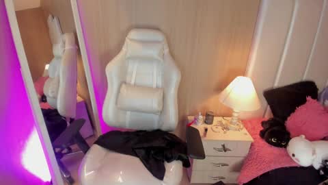 Snapshot of summerssangel chatting on May 2026 08:29:01 PM - - online show from May 2026 08:29:01 PM