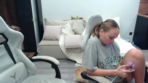 Snapshot of sunny1girl chatting on October 2025 07:47:02 PM Alice and Sergey online show from October 2025 07:47:02 PM