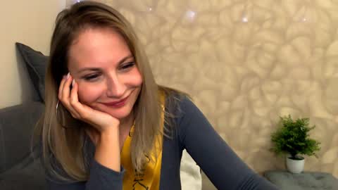 Snapshot of sunny_bunny6 chatting on December 2024 10:47:01 PM Naomi online show from December 2024 10:47:01 PM