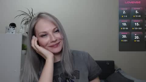 Snapshot of sunny_bunny6 chatting on December 2024 10:13:02 PM Naomi online show from December 2024 10:13:02 PM