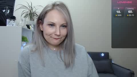 Snapshot of sunny_bunny6 chatting on December 2024 08:42:02 AM Naomi online show from December 2024 08:42:02 AM