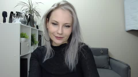 Snapshot of sunny_bunny6 chatting on December 2024 01:18:02 AM Naomi online show from December 2024 01:18:02 AM