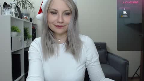 Snapshot of sunny_bunny6 chatting on December 2024 01:31:02 AM Naomi online show from December 2024 01:31:02 AM