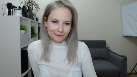 Snapshot of sunny_bunny6 chatting on December 2024 06:05:02 AM Naomi online show from December 2024 06:05:02 AM