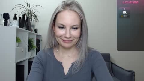 Snapshot of sunny_bunny6 chatting on January 2025 02:21:02 AM Naomi online show from January 2025 02:21:02 AM