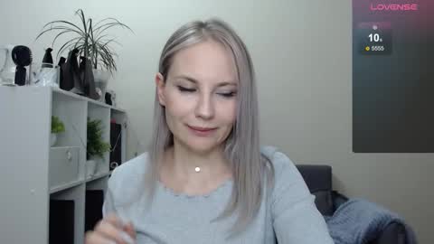 Snapshot of sunny_bunny6 chatting on January 2025 12:48:01 AM Naomi online show from January 2025 12:48:01 AM