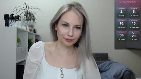 Snapshot of sunny_bunny6 chatting on January 2025 05:48:02 AM Naomi online show from January 2025 05:48:02 AM