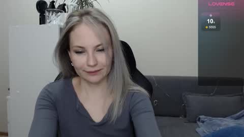 Snapshot of sunny_bunny6 chatting on January 2025 03:12:02 PM Naomi online show from January 2025 03:12:02 PM