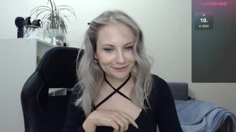 Snapshot of sunny_bunny6 chatting on January 2025 06:24:02 AM Naomi online show from January 2025 06:24:02 AM