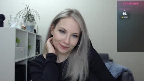 Snapshot of sunny_bunny6 chatting on January 2025 12:17:02 AM Naomi online show from January 2025 12:17:02 AM