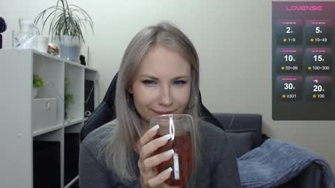 Snapshot of sunny_bunny6 chatting on January 2025 04:01:01 AM Naomi online show from January 2025 04:01:01 AM