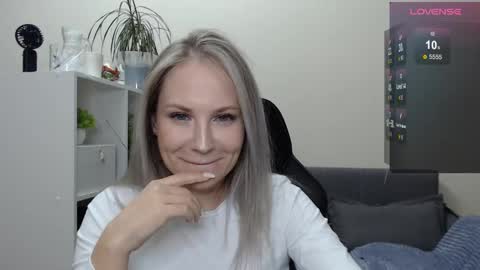 Snapshot of sunny_bunny6 chatting on January 2025 06:32:02 PM Naomi online show from January 2025 06:32:02 PM