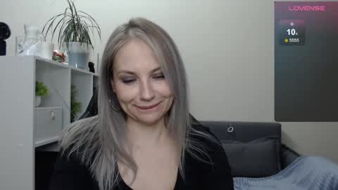 Snapshot of sunny_bunny6 chatting on January 2025 12:46:02 AM Naomi online show from January 2025 12:46:02 AM