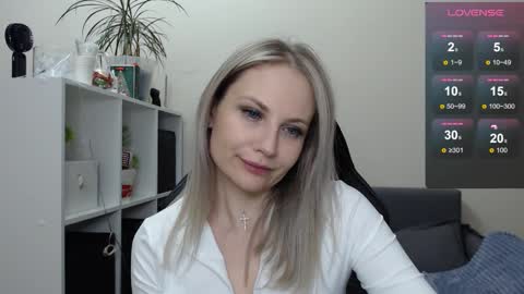 Snapshot of sunny_bunny6 chatting on January 2025 01:26:02 AM Naomi online show from January 2025 01:26:02 AM