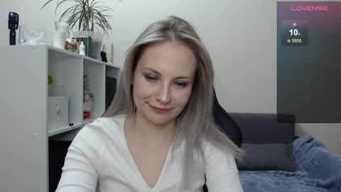 Snapshot of sunny_bunny6 chatting on February 2025 08:37:01 PM Naomi online show from February 2025 08:37:01 PM