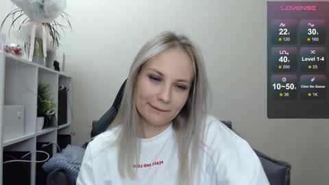 Snapshot of sunny_bunny6 chatting on February 2025 04:05:01 PM Naomi online show from February 2025 04:05:01 PM