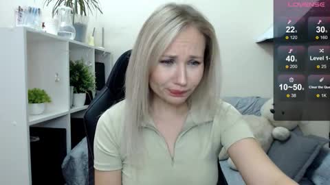 Snapshot of sunny_bunny6 chatting on October 2025 05:59:02 AM Naomi online show from October 2025 05:59:02 AM