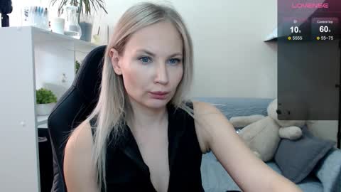 Snapshot of sunny_bunny6 chatting on October 2025 10:45:02 AM Naomi online show from October 2025 10:45:02 AM