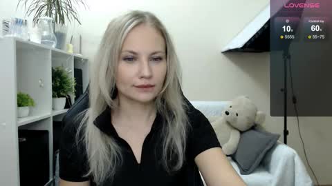 Snapshot of sunny_bunny6 chatting on October 2025 02:55:01 AM Naomi online show from October 2025 02:55:01 AM