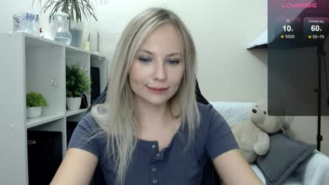 Snapshot of sunny_bunny6 chatting on October 2025 01:39:03 AM Naomi online show from October 2025 01:39:03 AM