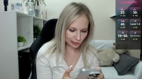 Snapshot of sunny_bunny6 chatting on October 2025 02:48:02 AM Naomi online show from October 2025 02:48:02 AM