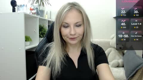 Snapshot of sunny_bunny6 chatting on November 2025 03:19:01 AM Naomi online show from November 2025 03:19:01 AM