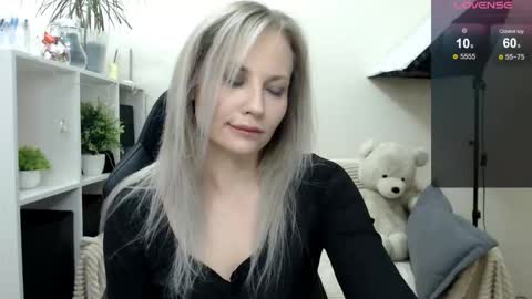 Snapshot of sunny_bunny6 chatting on November 2025 10:48:02 AM Naomi online show from November 2025 10:48:02 AM