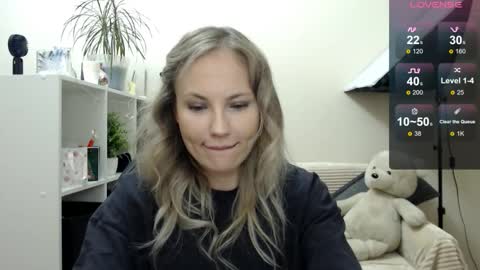 Snapshot of sunny_bunny6 chatting on November 2025 04:02:02 AM Naomi online show from November 2025 04:02:02 AM