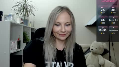 Snapshot of sunny_bunny6 chatting on November 2025 03:04:01 PM Naomi online show from November 2025 03:04:01 PM