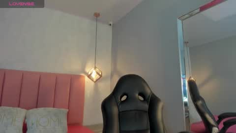  S U N N Y online show from January 2026 12:40:02 PM