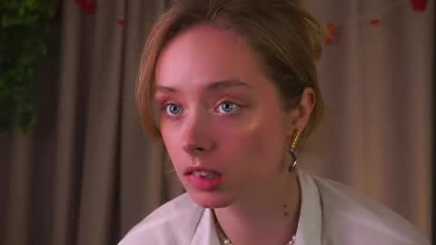 Helga online show from December 2025 12:08:01 AM