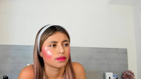 sunnywhitee online show from January 2026 07:11:01 PM