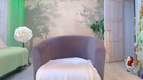 Eva  online show from January 2026 04:28:01 AM