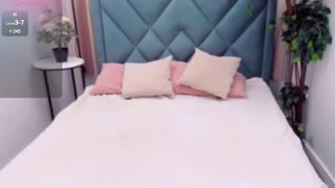 Snapshot of sunshine_angela chatting on February 2025 12:25:02 AM ANGELA online show from February 2025 12:25:02 AM