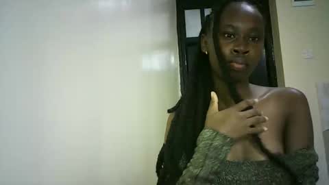 Snapshot of sunshine_g chatting on November 2025 12:05:02 PM Sunshine online show from November 2025 12:05:02 PM