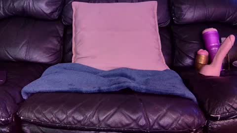 Thomas online show from December 2024 08:04:02 PM