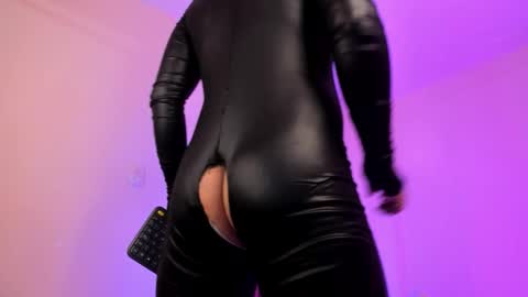 Snapshot of suprasexyjohn chatting on November 2025 06:18:02 PM llllSupra llll online show from November 2025 06:18:02 PM