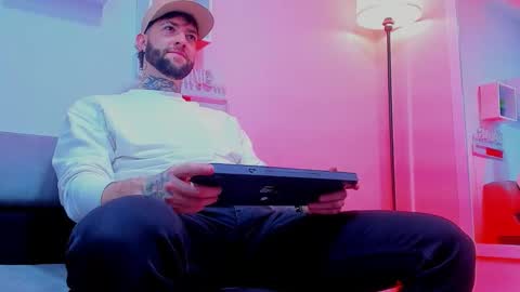 supreme_alpha_ online show from November 2025 04:55:01 AM