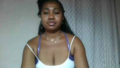 Snapshot of surbelle chatting on June 2026 11:17:02 PM surbelle online show from June 2026 11:17:02 PM