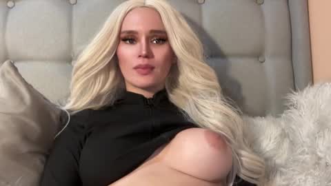 Mia online show from January 2025 07:57:01 AM