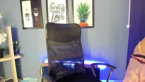 Susann online show from April 2026 12:02:01 PM