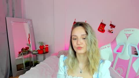 Snapshot of susan__clark chatting on December 2024 04:33:02 AM Annie online show from December 2024 04:33:02 AM