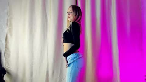 Snapshot of susan__clark chatting on February 2025 01:29:02 AM Annie online show from February 2025 01:29:02 AM