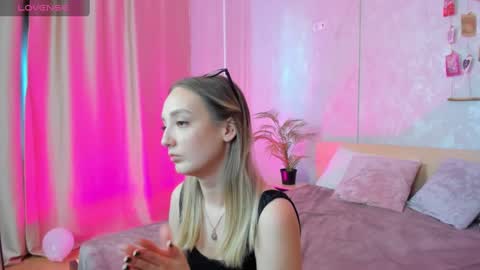 Snapshot of susan__clark chatting on February 2025 07:17:02 AM Annie online show from February 2025 07:17:02 AM