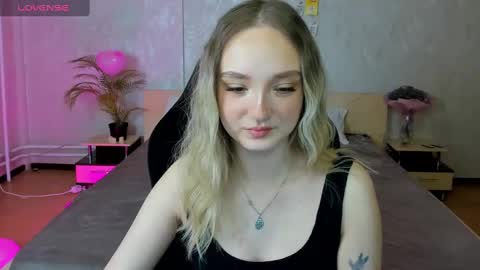 Snapshot of susan__clark chatting on February 2025 12:43:01 AM Annie online show from February 2025 12:43:01 AM