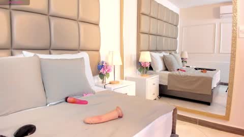 susanthomass online show from September 2025 07:40:02 PM