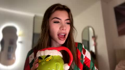  Susy  online show from December 2024 11:28:02 PM