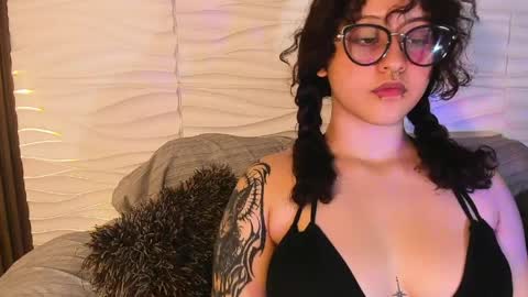 suxan_white online show from April 2026 08:03:01 PM