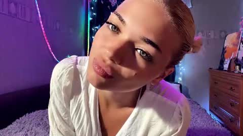 Snapshot of suzannabarmes chatting on August 2026 10:23:02 PM Stacy online show from August 2026 10:23:02 PM